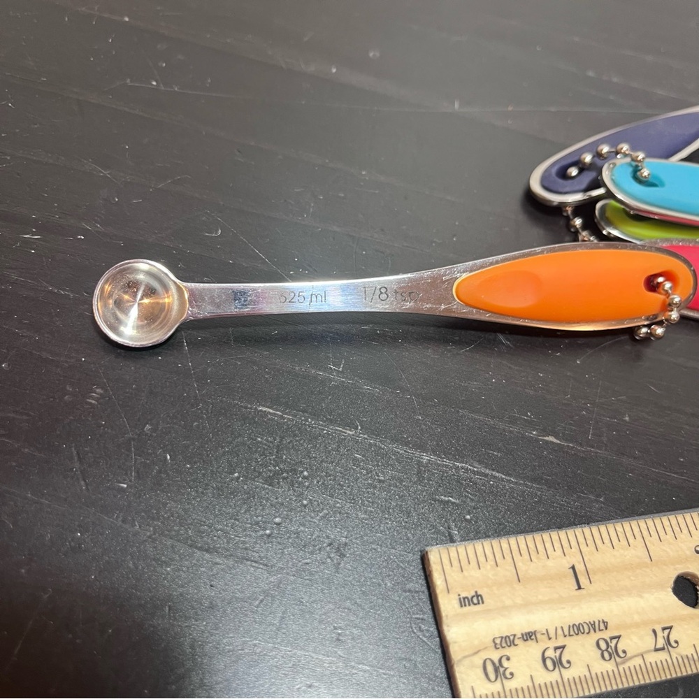 Endurance 18/8 Stainless Steel Measuring Spoons Set of 5 with Color Coded Grips - Picture 4 of 12